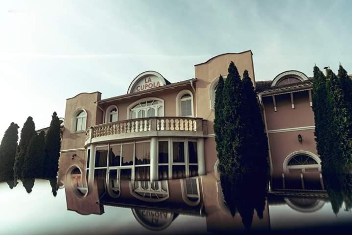 Pension La Cupola เตอร์กู-มูเรช ภายนอก รูปภาพ